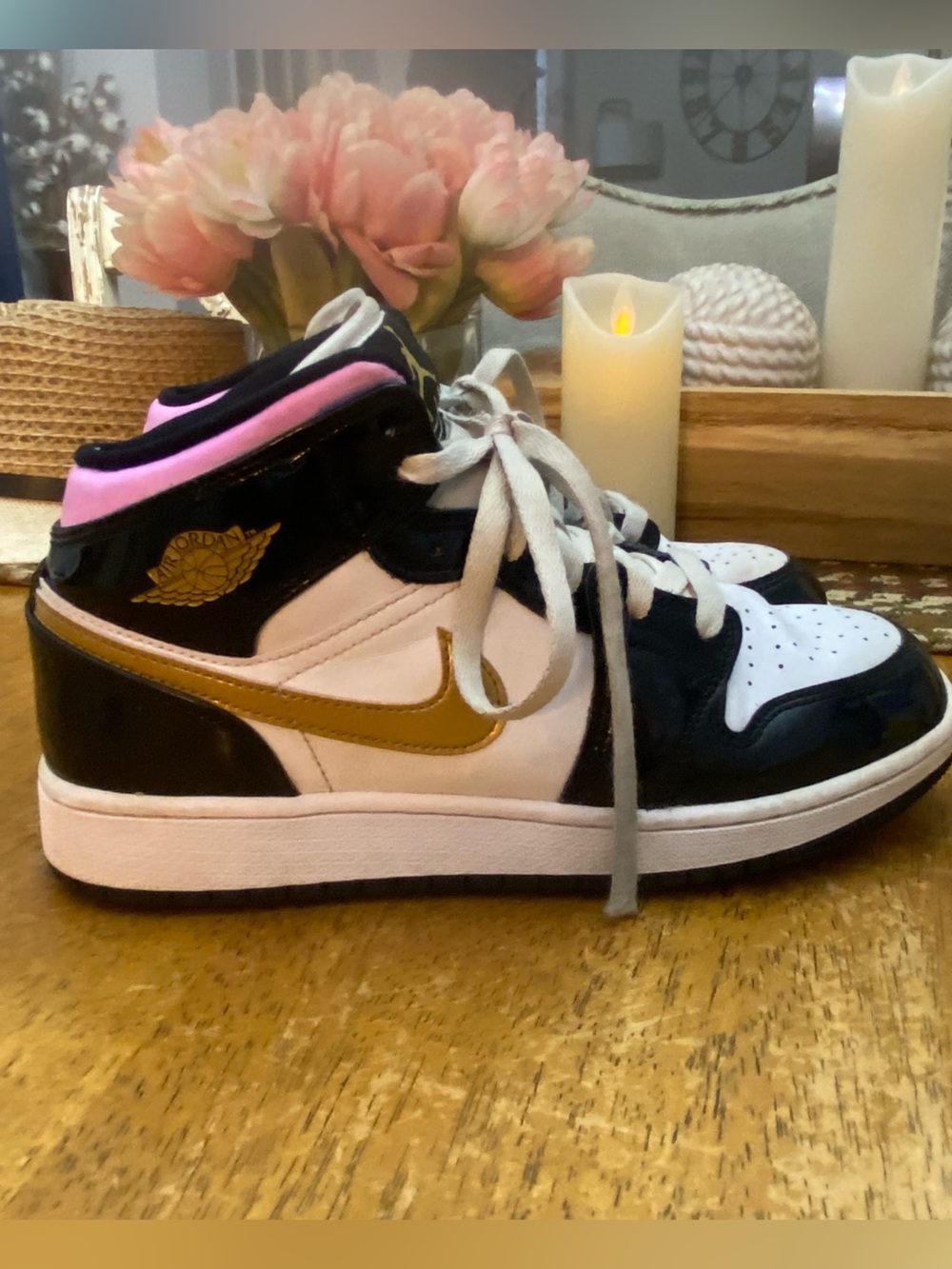 Cute Jordan Mids…size 6.5 Y